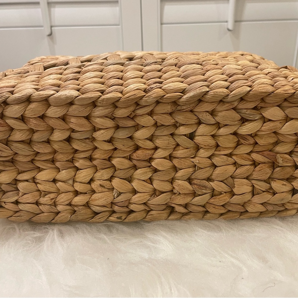 New! Wicker Basket Bag with bag tassels - Picture 3 of 5